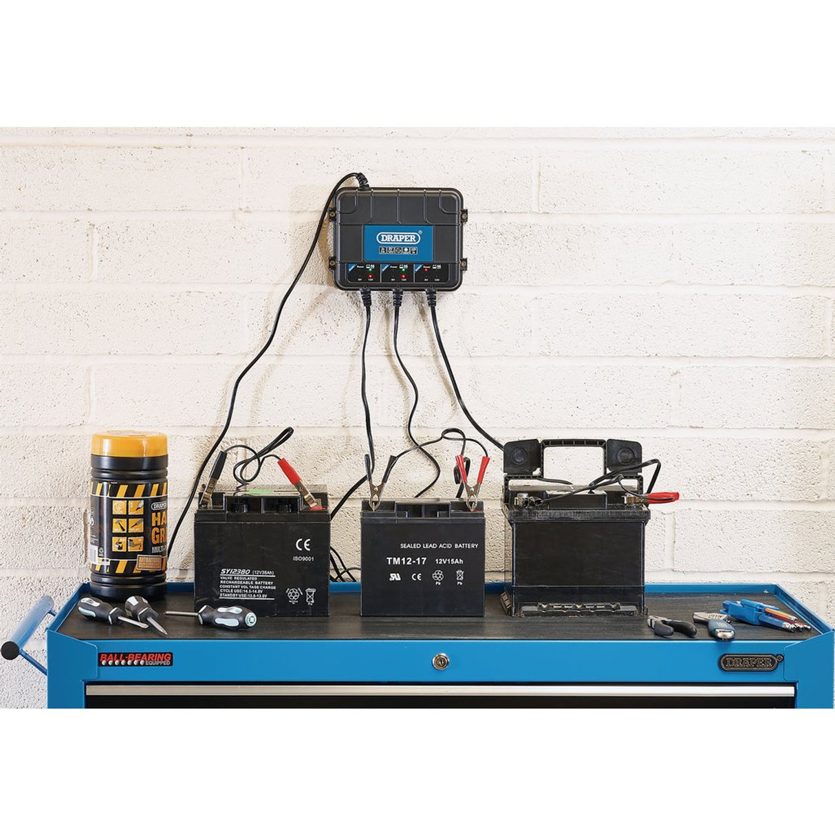 Draper Tools 6/12V 3 Bank Charger Station