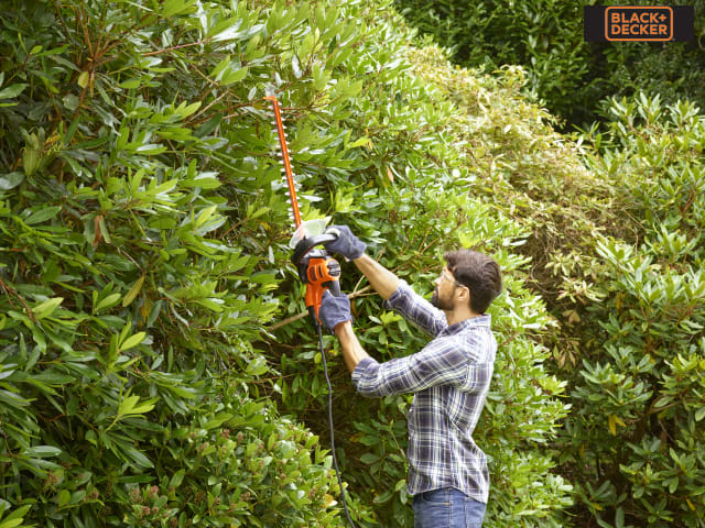 BLACK + DECKER BEHTS401 Hedge Strimmer® with Saw Blade 55cm 500W 240V