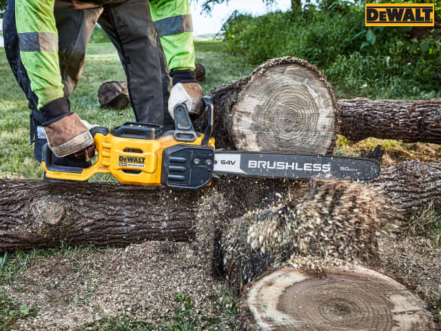 DEWALT DCMCS575N XR FlexVolt Chainsaw 50cm Bar 54V Bare Unit