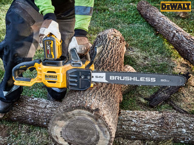 DEWALT DCMCS575N XR FlexVolt Chainsaw 50cm Bar 54V Bare Unit