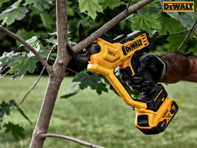 DEWALT DCMPP568P1 XR Pruner 18V 1 x 5.0Ah Li-ion