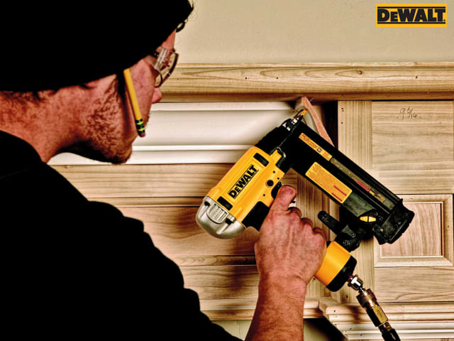 DEWALT DPN1850PP Pneumatic Oil-Free 18 Gauge Brad Nailer