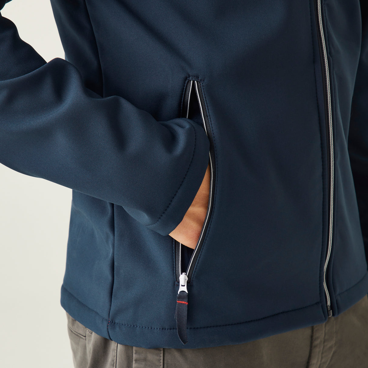 #colour_navy-classic-red