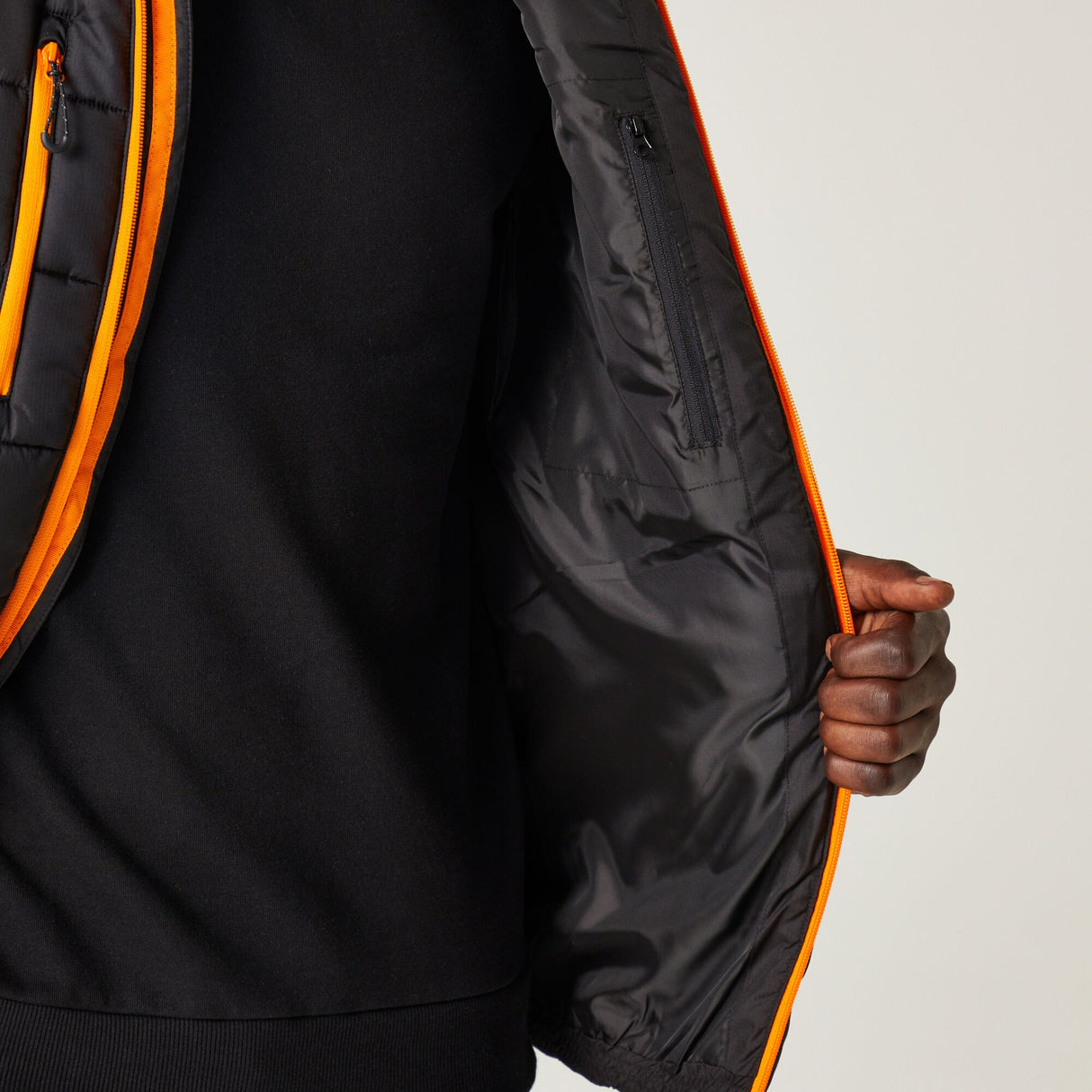#colour_black-orange-pop